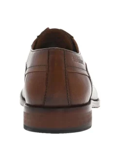 Derbies en cuir cognac avec un talon plat et des lacets ronds