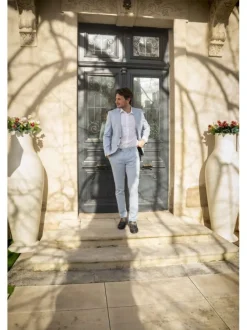 Derbies en cuir marine à bout droit avec un talon décroché bas