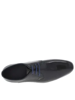 Derbies en cuir noires avec un talon décroché bas et des lacets ronds bleus