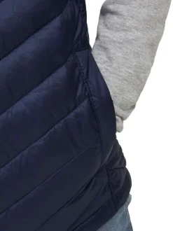 Doudoune marine unie coupe droite avec un col à capuche et un patch