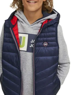 Doudoune marine unie coupe droite avec un col à capuche et un patch