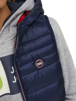 Doudoune marine unie coupe droite avec un col à capuche et un patch