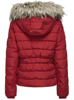 Doudoune à capuche rouge unie avec une coupe droite et des manches longues