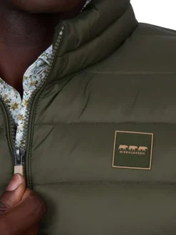 Doudoune kaki unie avec une fermeture zippée et une coupe droite