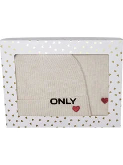 Echarpe écrue unie en coffret cadeau avec un bonnet à revers et un cœur brodé
