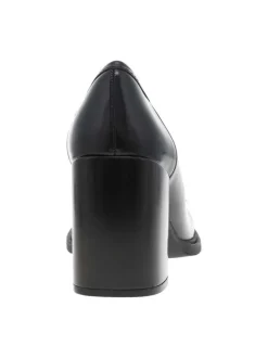 Escarpins simili cuir noir avec une coupe bateau à talon haut et languette fourrée