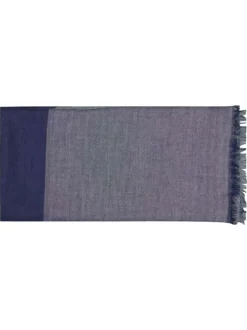 Foulard marine uni légèrement transparent de forme rectangulaire