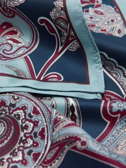 Foulard bleu ciel à motifs de forme carré avec un imprimé cachemire