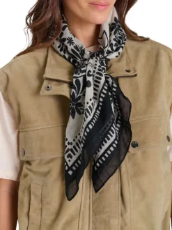 Foulard en coton noir à motifs légèrement transparent de forme carré