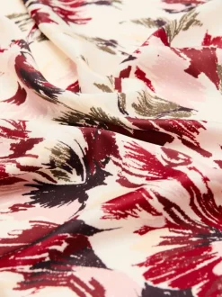 Foulard rouge et écru satiné à imprimé floral all-over