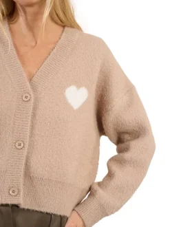 Gilet beige en maille tricotée avec un cœur imprimé et un col v