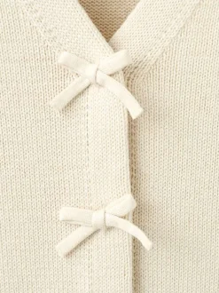 Gilet beige uni avec une coupe droite et des manches longues
