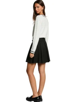 Gilet blanc uni avec une coupe droite et des manches longues