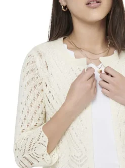 Gilet boléro écru uni avec une coupe droite et des manches 3/4