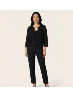 Gilet boléro noir uni avec une coupe droite et des manches 3/4