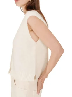Gilet écru en maille fine avec une coupe ajustée et un col v