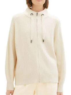 Gilet écru uni coupe droite avec un col montant et des manches longues