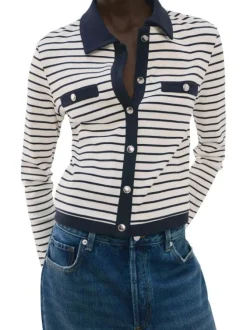 Gilet en coton blanc à rayures bleues avec une coupe droite et un col à revers