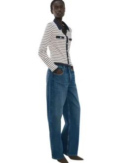Gilet en coton blanc à rayures bleues avec une coupe droite et un col à revers