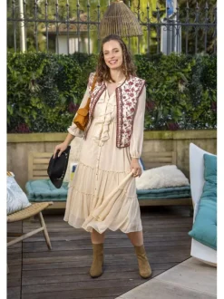 Gilet en coton bordeaux à motifs floraux avec une coupe droite et un col rond