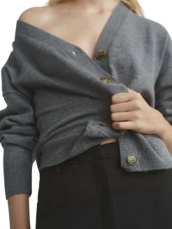 Gilet gris col v pourvu d'une coupe droite et de manches longues
