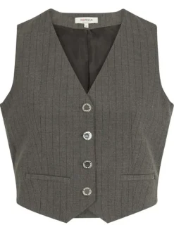 Gilet gris sans manches rayé pourvu d'un col v et de boutons