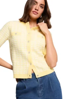 Gilet jaune à carreaux avec une coupe droite et un col rond