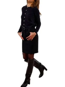 Gilet noir en maille fine avec une coupe droite et des manches longues