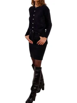 Gilet noir en maille fine avec une coupe droite et des manches longues