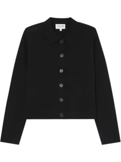 Gilet noir en maille fine avec une coupe droite et un col chemise