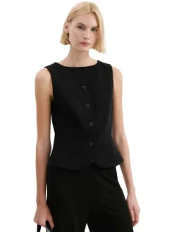 Gilet noir uni avec une coupe ajustée et un col rond boutonné