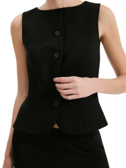Gilet noir uni avec une coupe ajustée et un col rond boutonné