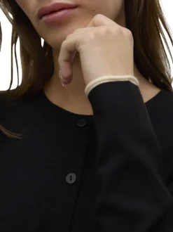 Gilet noir uni avec une coupe droite à col rond et des manches longues