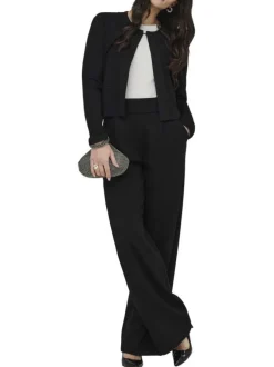 Gilet noir uni avec une coupe droite et des manches longues