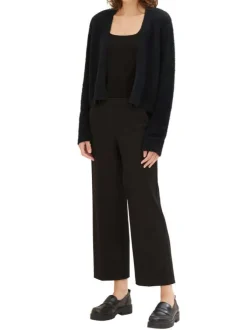 Gilet noir uni avec une coupe droite et un tissu en fausse fourrure
