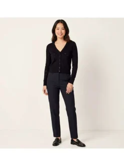 Gilet noir uni pourvu d'une coupe droite et de motifs coeurs en maille ajourée
