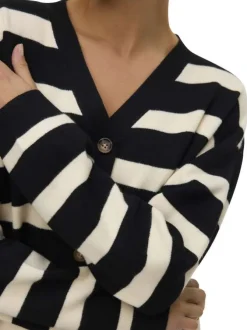 Gilet à rayures noir et écru avec une coupe droite et un col V