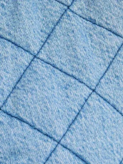 Gilet sans manche en coton bleu à coupe droite pourvu d'une fermeture boutonnée