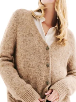 Gilet taupe uni en maille fine avec une coupe droite et un col v