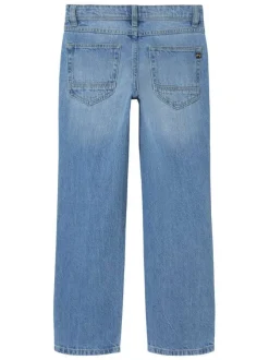 Jean bleu uni avec une coupe droite et des passants pour ceinture