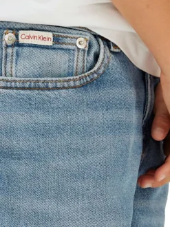 Jean en coton bleu uni avec une coupe droite à zip et à bouton