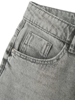 Jean en coton gris clair légèrement délavé à taille basse avec une coupe large