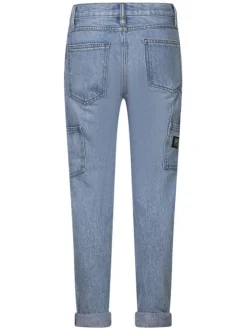 Jean en coton stone avec une coupe droite et un patch au nom de la marque