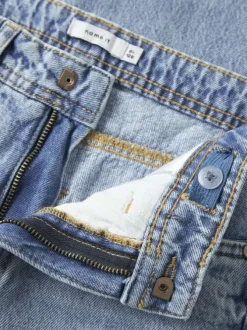 Jean en coton stone uni pourvu d'une coupe large et de multiples poches