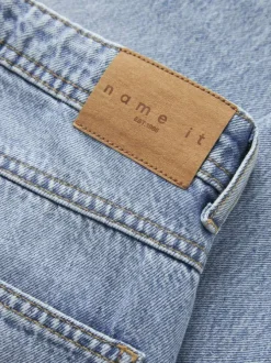 Jean en coton stone uni pourvu d'une coupe large et de multiples poches