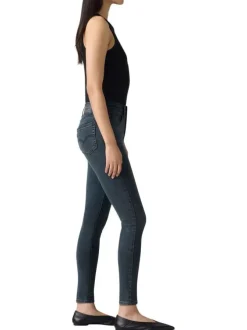 Jean 721™ anthracite uni coupe skinny avec un patch de la marque