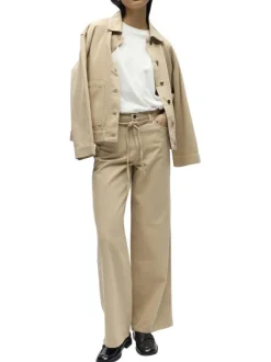 Jean beige uni pourvu d'une coupe bootcut et d'un lien à nouer à la taille