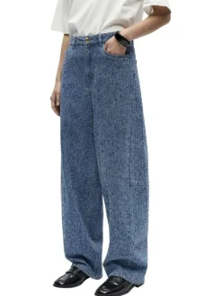 Jean bleu uni pourvu d'une coupe bootcut et d'un taille intermédiaire