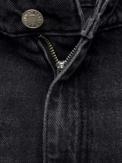 Jean en coton anthracite uni avec une coupe droite et des poches