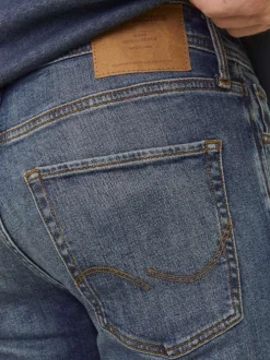Jean en coton biologique bleu indigo délavé aux cuisses à coupe regular fit
